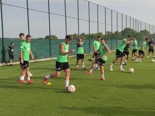 Boyé entrena al margen del grupo y tiene complicado jugar en San Sebastián
