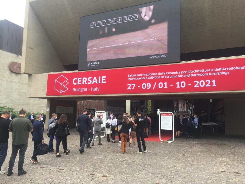 La feria italiana ha registrado colas en la entrada en su apertura de este lunes - 