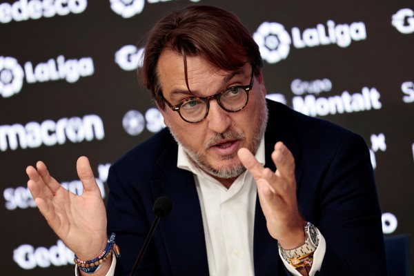Quico Catalán visita a la plantilla en Buñol 