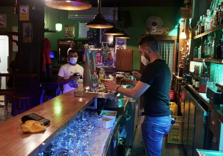 Oltra abre la puerta a recuperar el ocio nocturno en la Comunitat a partir de la próxima semana