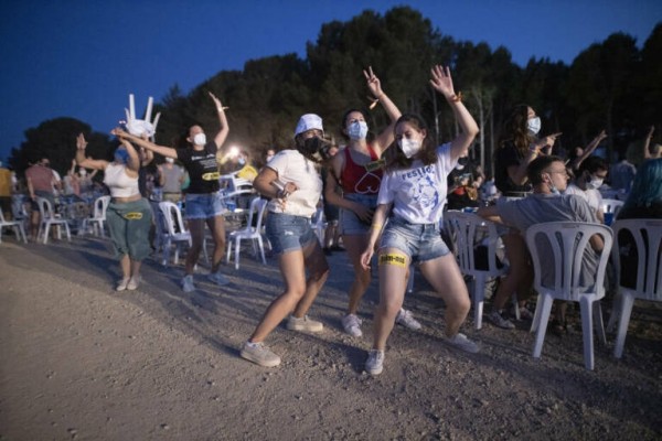 El ocio nocturno y los grandes eventos, favorables a un pasaporte covid opcional