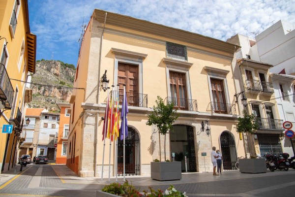 Cullera sale del Plan de Ajuste tras reducir el endeudamiento por debajo del 50%
