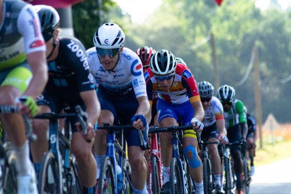 Pelegrí finaliza noveno en la cuarta etapa del Tour de Bretaña y sigue progresando en la general