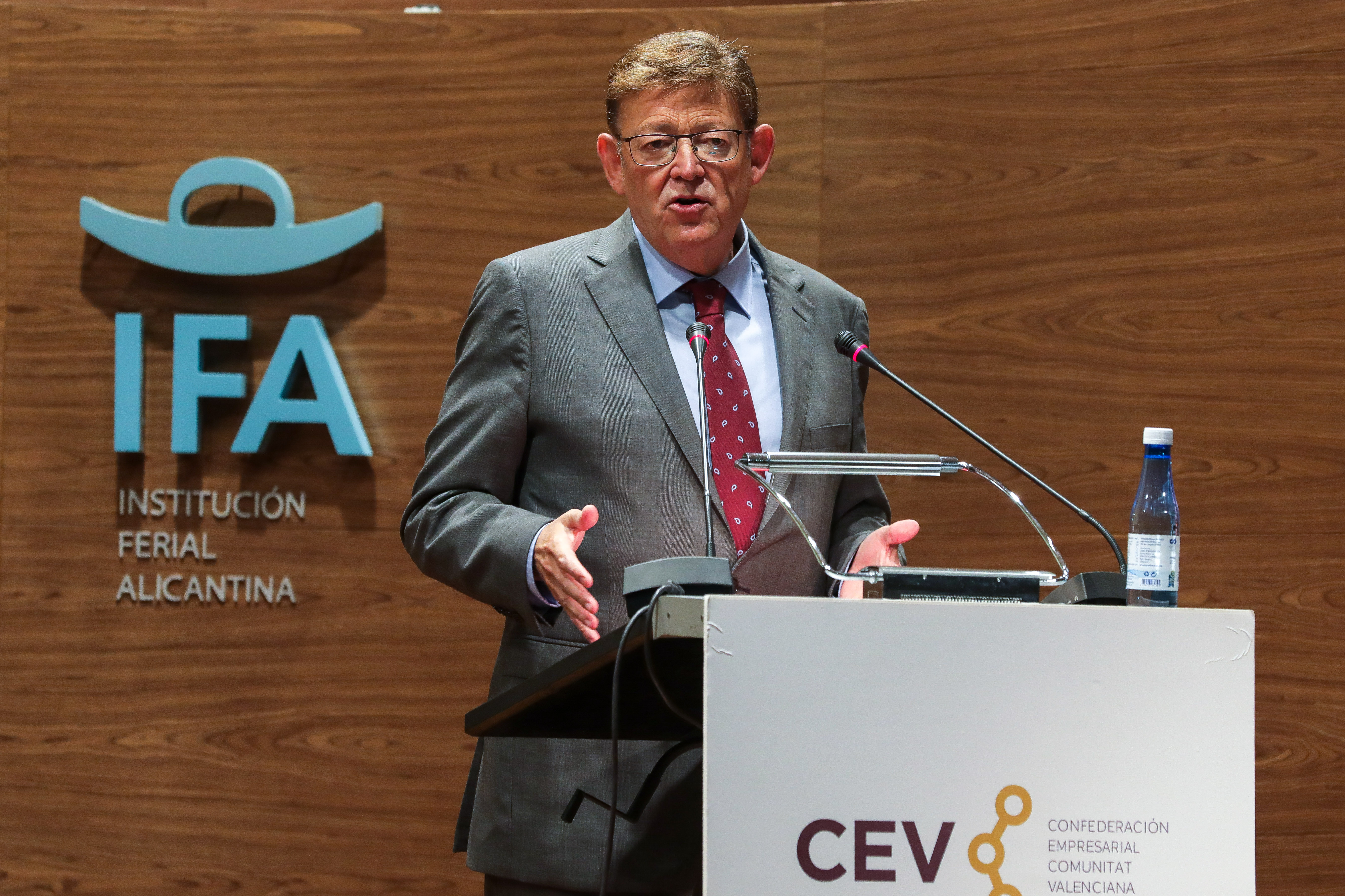 Puig avanza la flexibilización de horarios y aforos con el 90% de la población vacunada