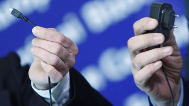 Bruselas quiere acabar con la frustración de los europeos con un cargador universal para teléfonos