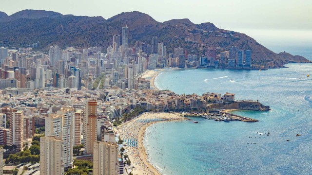 Benidorm crea un plan de empleo con el que contratará durante un año a unas 130 personas

