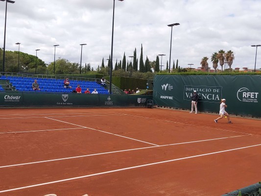 Aliona Bolsova, Ángela Fita y María Gutiérrez avanzan a segunda ronda del Open Ciudad de Valencia