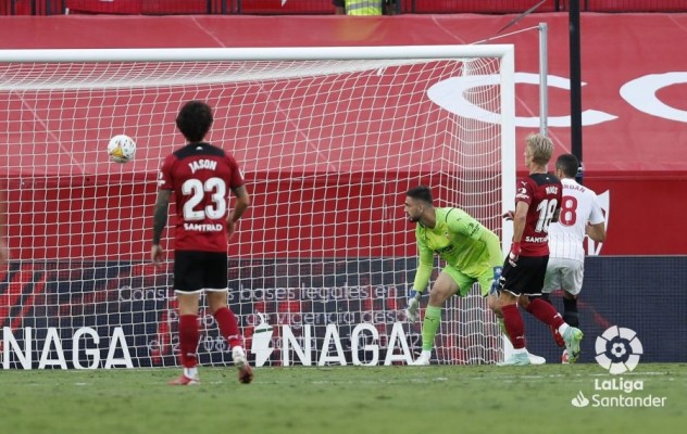 El Valencia regala el triunfo al Sevilla en veinte minutos