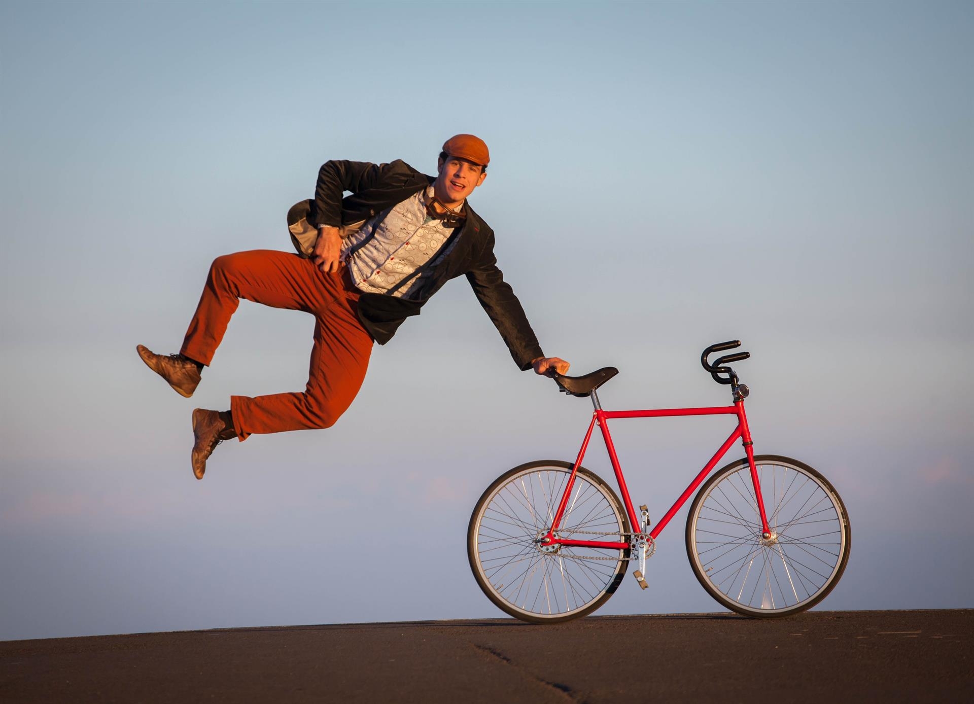 Obra 'Sobre rodes' de Yldor Llach que se representará en el Centre Cultural La Beneficència en el marco de Russafa Escènica. Foto: RAQUEL CROS SOLER/EP. - 