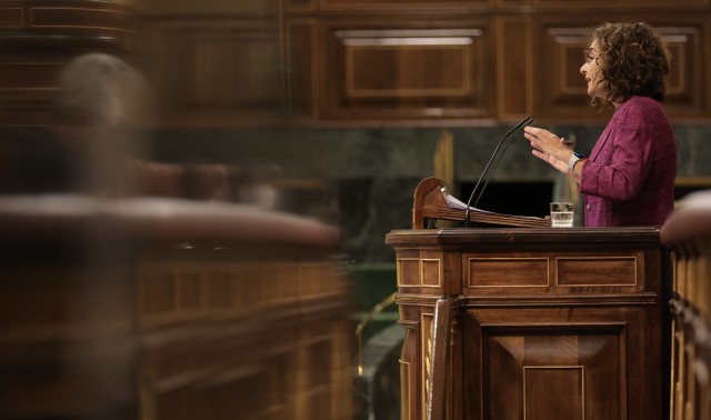 Montero avanza que las CCAA recibirán el año que viene unos 7.000 millones de euros de los PGE