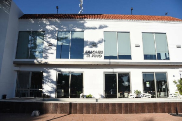 El Ayuntamiento de Torrent fuerza al restaurante El Pino a desalojar su terraza 