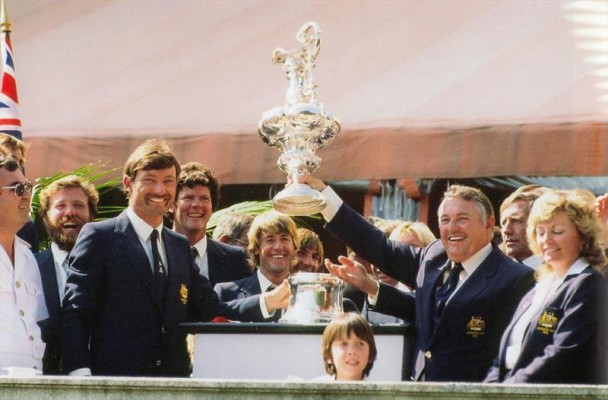 1983: Australia rompe la mayor racha del deporte mundial: EEUU llevaba ¡132 años! ganando la Copa América