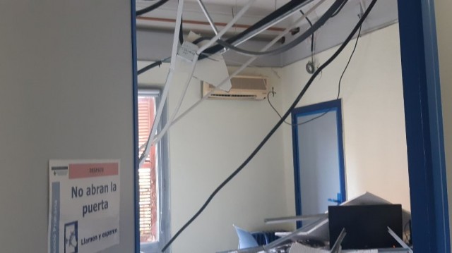 CSIF pide un estudio de seguridad del ambulatorio 9 d'octubre tras el derrumbe del techo