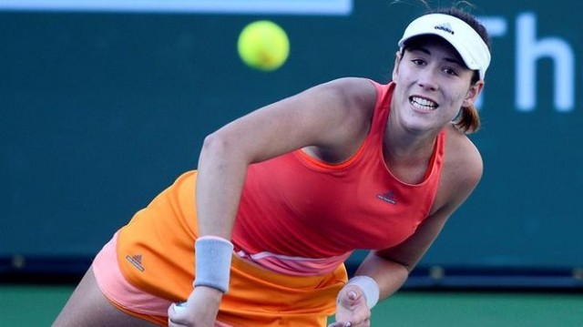 Garbiñe Muguruza debuta a gran nivel y accede a tercera ronda
