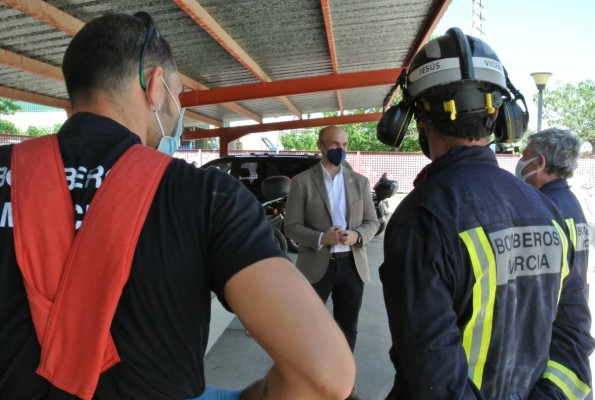 Siete empresas pugnan por el contrato de 290 equipos de protección para los bomberos de Murcia