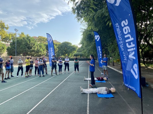 Vithas forma al voluntariado del Medio y el Maratón Valencia en técnicas de reanimación
