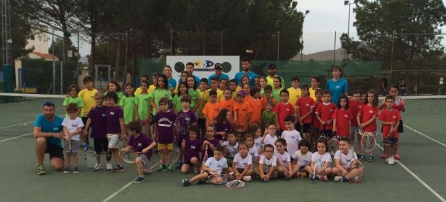 El fenómeno Carlos Alcaraz llena las escuelas tenísticas de la Región