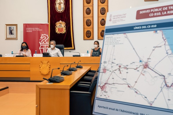 Movilidad pone en marcha el servicio de autobús para unir la Ribera Baixa con el Hospital de Alzira 