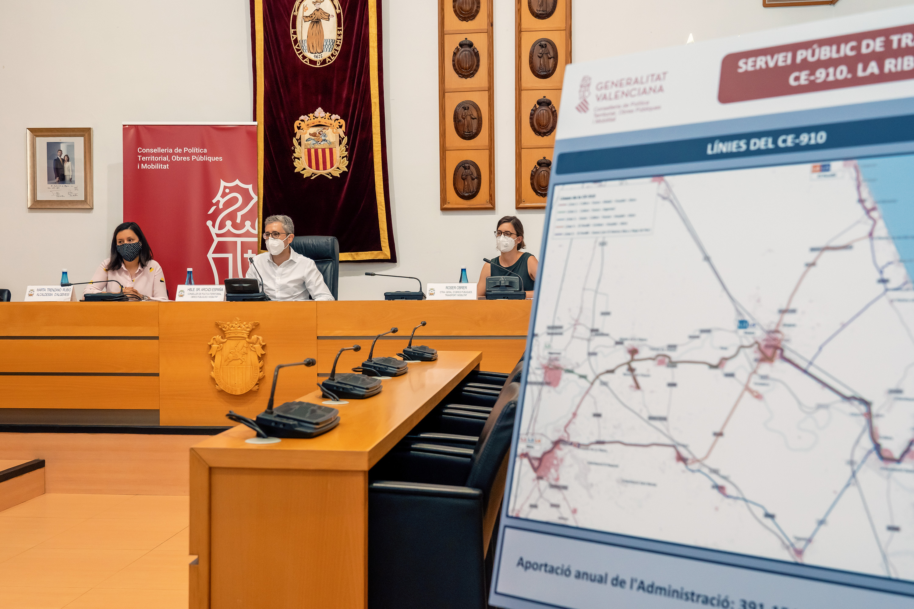 Movilidad pone en marcha el servicio de autobús para unir la Ribera Baixa con el Hospital de Alzira 