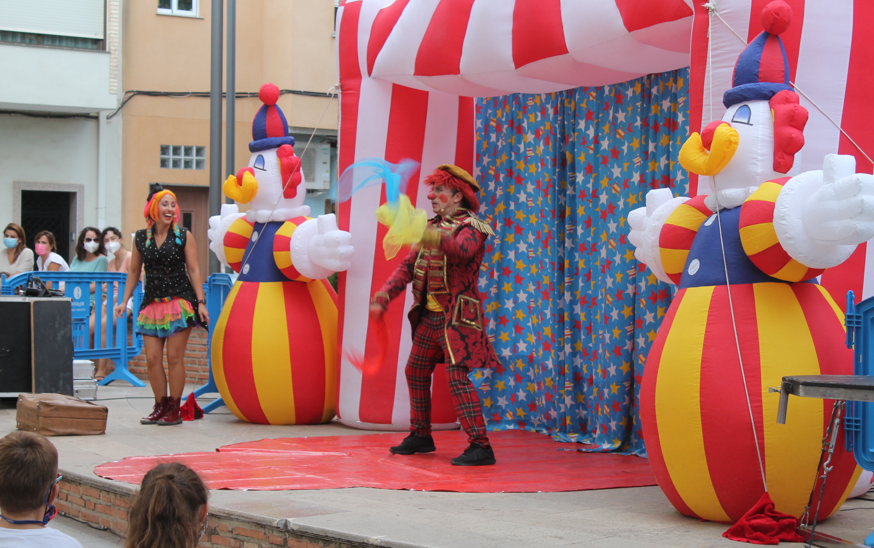 Poesia, teatro infantil y 'cena de sobaquillo' en las fiestas de Benicàssim