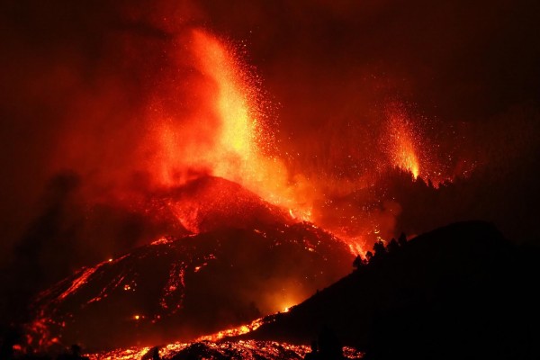 La lava arrasa un centenar de viviendas en El Paso (La Palma) y se fija un radio de exclusión de 2 km