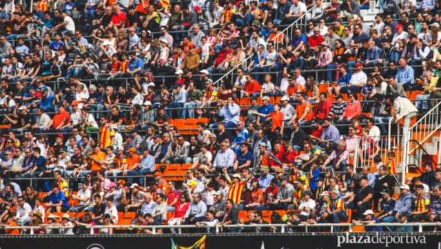 Todo Mestalla canta contra Lim