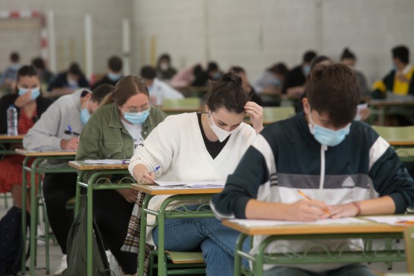 Más empleo pero menos remuneración: los logros y retos de la Formación Profesional en la Comunitat