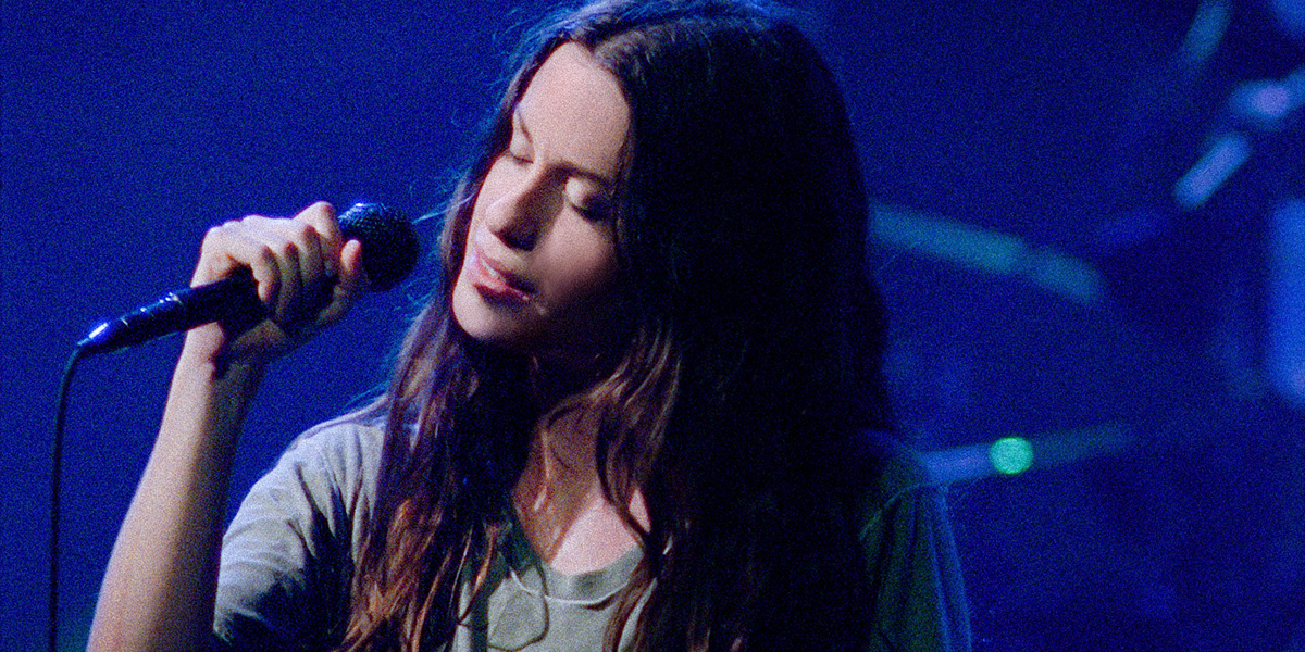 De cuando Alanis Morissette animó a cantar el despecho a voz en cuello