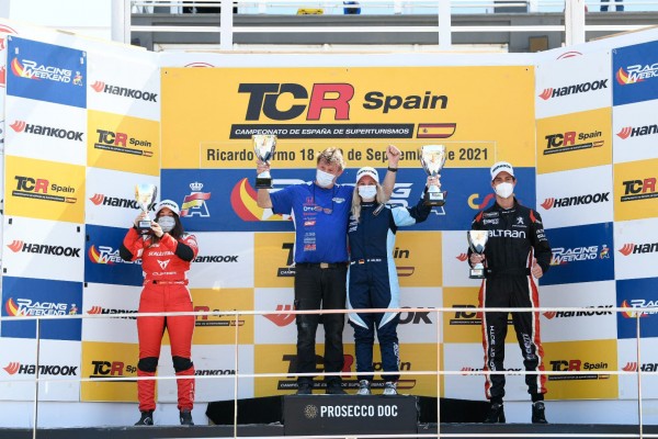 La alemana Michelle Halder gana la carrera de TCR del Racing Weekend en el Circuit
