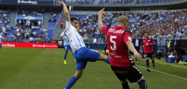 El Málaga patina en el debut de Míchel ante un Alavés dinámico y práctico
