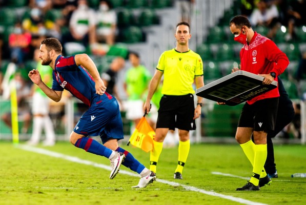 Con el estreno de Mustafi solo faltan tres jugadores por debutar
