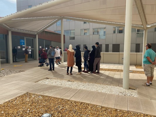Un domingo en el que sale el sol para la salud de la Región: 98 positivos y ningún fallecido por covid