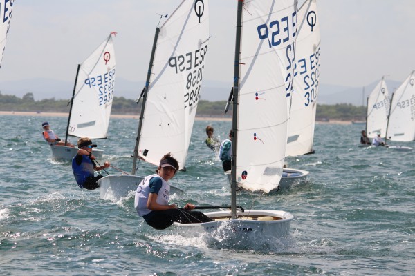 Joaquín Valero y Blanca Suardiaz manda en el Trofeo Valencia Vela Infantil, Copa Unicef