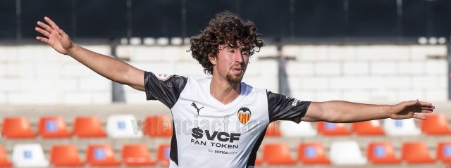 El Mestalla golea al Olímpic y mantiene el liderato con solidez