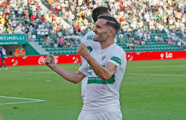Lucas Pérez da ventaja al Elche al descanso ante un Levante superior