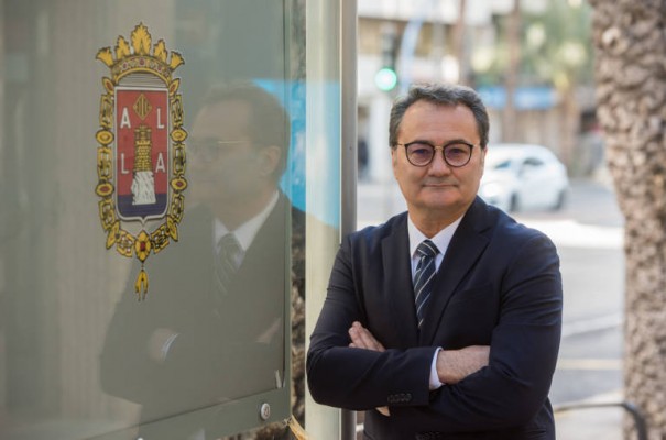 El PSOE exige que Barcala explique en pleno 