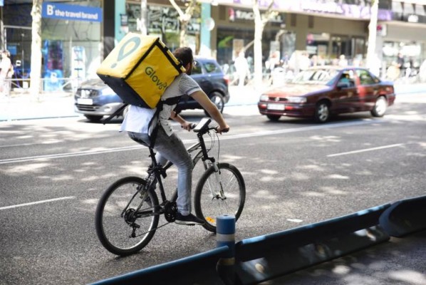 La pandemia acelera la carrera entre 'start up' por la entrega ultrarrápida de las compras del súper