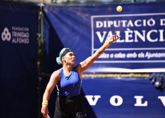 Fita mantiene la presencia valenciana y Bolsova roza la heroicidad con dos partidos en un día en el BBVA Open Internacional de Valencia