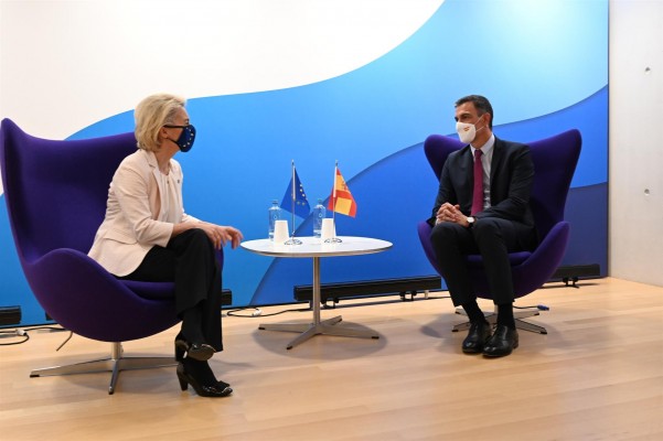 Sánchez y Von der Leyen se reúnen en Atenas para hablar sobre el cambio climático y la post-pandemia