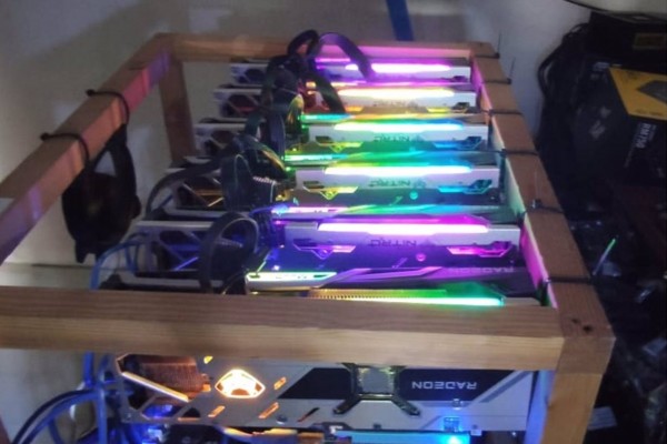 La Guardia Civil interviene una granja de criptomonedas en Crevillent y detiene a dos personas