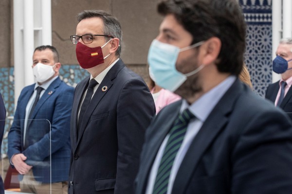 Miras liquida a la oposición en sólo seis meses