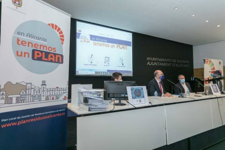 Un momento de la presentación del Plan Local de Residuos de Alicante. - 