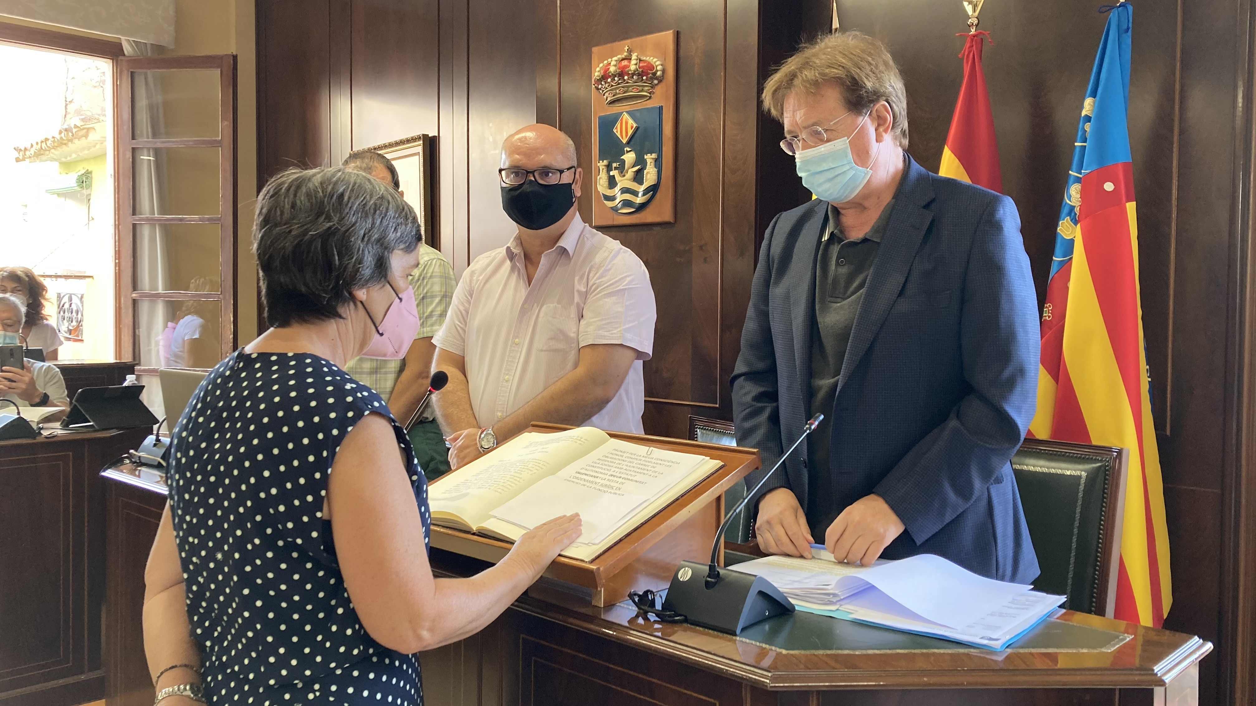 Marta Ronda toma posesión como nueva concejal del Ayuntamiento de la Vila Joiosa
