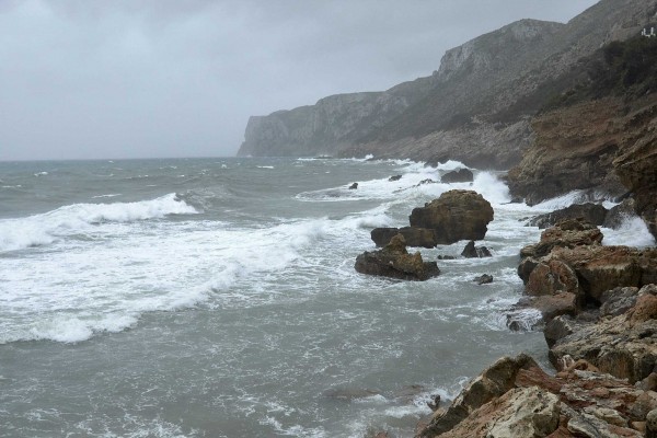 El temporal deja más de 100 litros por metro cuadrado en la Marina Alta y nieve en el interior