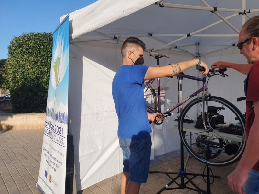 Alicante implantará un servicio de alquiler de bicis y patinetes eléctricos tras el interés de 9 empresas