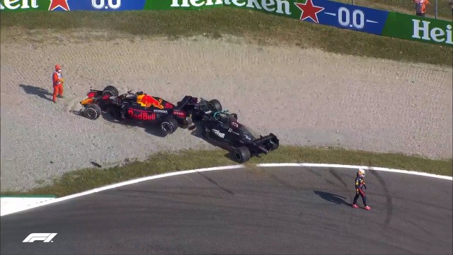 Ricciardo reina mientras arde el mundial
