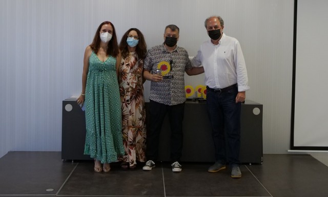 La 'startup' Muyjondo, de la UMH, se especializa en el diseño de portadas de discos y libros