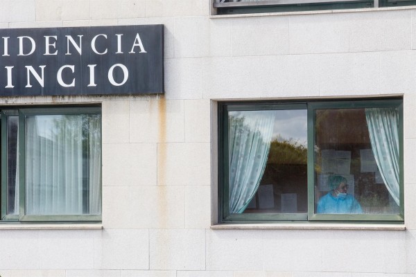 Hasta un 8% del personal de residencias privadas en España no está vacunado contra la covid