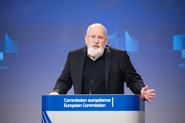 Bruselas estudiará las medidas del Gobierno para la luz pero no contempla una revisión inmediata del mercado