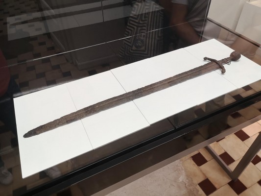  El Museu Arqueològic de la Vall d'Uixó custodia una espada del siglo XIV